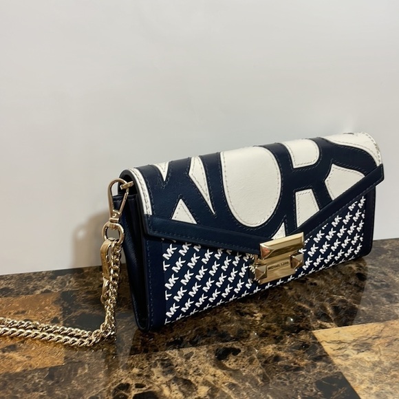 Michael Kors Whitney MK large graphic logo chain wallet - Picture 4 of 15